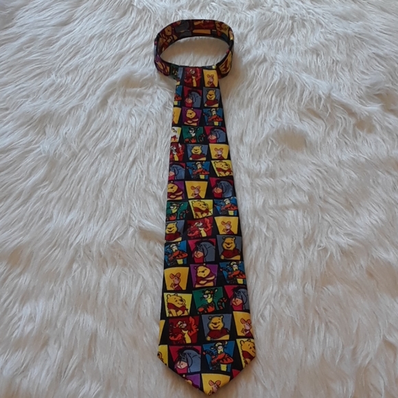 VINTAGE *POOH* WINNIE THE POOH NECKTIE 💚 - Picture 2 of 11
